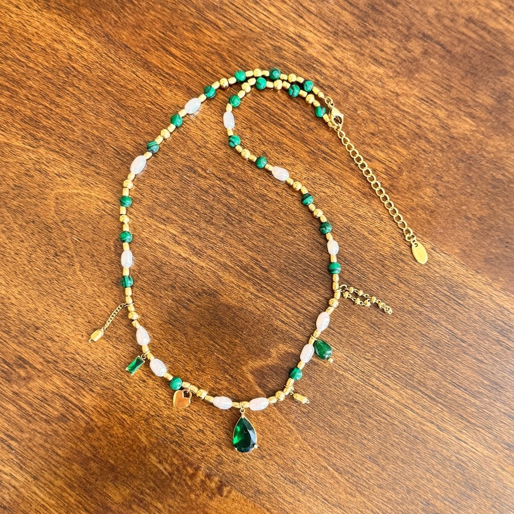 Luxurious Gold and Green Necklace with Pearls - Picture 7 of 7